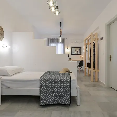 מלון Casa Di Naxos 3*
